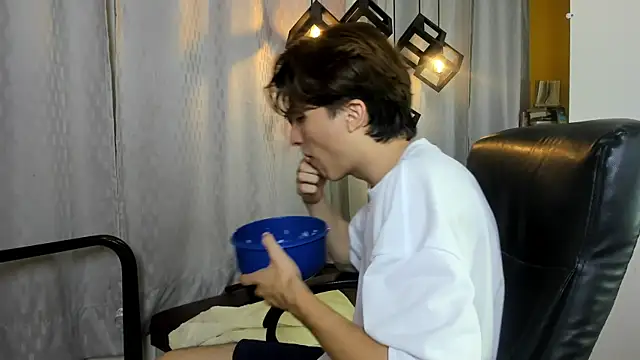 Snapshot of Marcoviolet chatting on June 26, 2026, 7:52 pm Marcoviolet online show from June 26, 2026, 7:52 pm