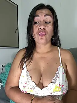 Snapshot of kloee_kann chatting on July 16, 2026, 12:18 am kloee kann online show from July 16, 2026, 12:18 am