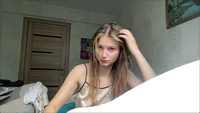 Snapshot of HeIen_cute chatting on July 7, 2026, 6:16 am HeIen cute online show from July 7, 2026, 6:16 am