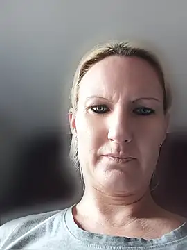 Isabelle Cora online show from June 23, 2026, 1:31 pm