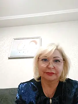 Snapshot of MilaLoveX chatting on June 1, 2026, 2:06 pm MilaLoveX online show from June 1, 2026, 2:06 pm