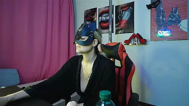 Snapshot of LolaSelvaggia chatting on June 9, 2026, 10:22 pm LolaSelvaggia online show from June 9, 2026, 10:22 pm
