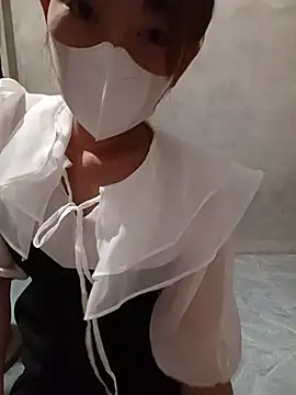 -Trinina- online show from June 28, 2026, 4:02 pm