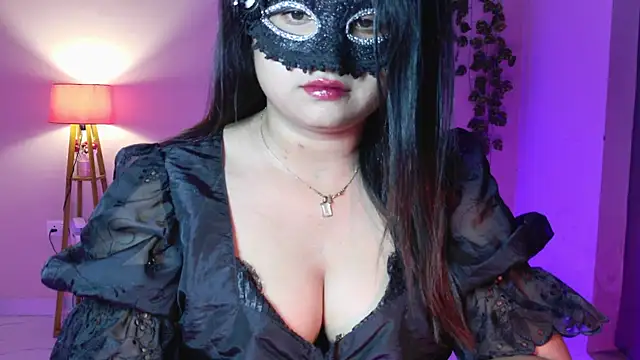 Red Heart  online show from July 9, 2026, 5:01 pm