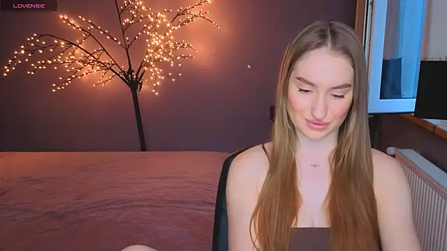 Snapshot of AlisaFoxis chatting on July 6, 2026, 5:37 pm AlisaFoxis online show from July 6, 2026, 5:37 pm