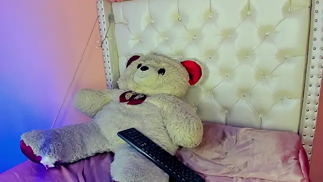 valentinee xo online show from June 19, 2026, 5:02 am
