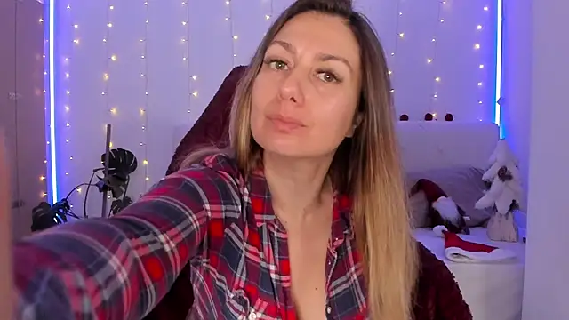 LindaWhite  online show from December 5, 2025, 4:27 pm