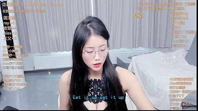 Snapshot of Momolith_924 chatting on July 7, 2026, 4:37 am Momolith 924 online show from July 7, 2026, 4:37 am