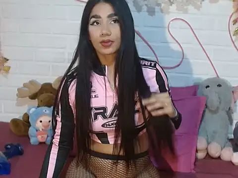 Snapshot of IreneSaez333 chatting on June 27, 2026, 11:33 pm IreneSaez333 online show from June 27, 2026, 11:33 pm