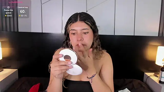 ChloeBelle  online show from July 15, 2026, 1:51 pm