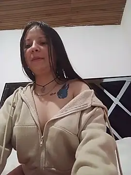 DafneNicole online show from June 16, 2026, 1:33 pm