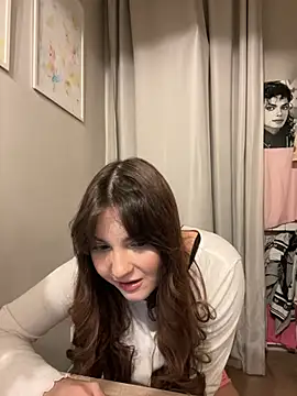 Snapshot of Reilbellll chatting on June 3, 2026, 8:02 pm Reilbellll online show from June 3, 2026, 8:02 pm