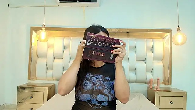 Snapshot of LizzyRaven chatting on June 27, 2026, 12:22 pm LizzyRaven online show from June 27, 2026, 12:22 pm