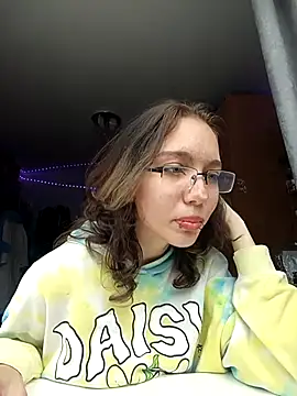 Snapshot of AliceCutness chatting on June 11, 2026, 2:53 am AliceCutness online show from June 11, 2026, 2:53 am