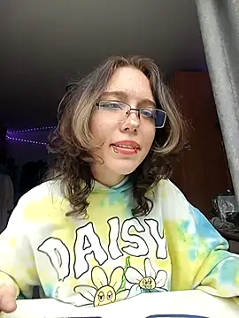 Snapshot of AliceCutness chatting on June 11, 2026, 2:44 am AliceCutness online show from June 11, 2026, 2:44 am