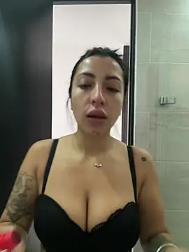 Snapshot of marianacor chatting on June 17, 2026, 5:56 pm marianacor online show from June 17, 2026, 5:56 pm