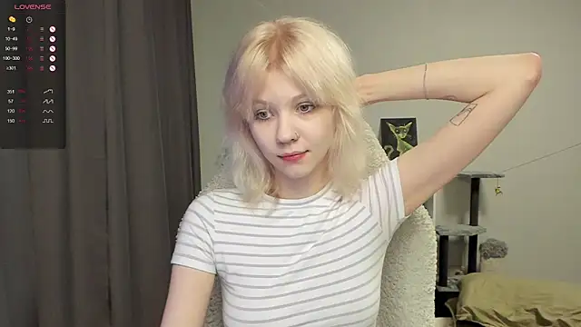 voguecaroline online show from July 19, 2026, 8:16 pm