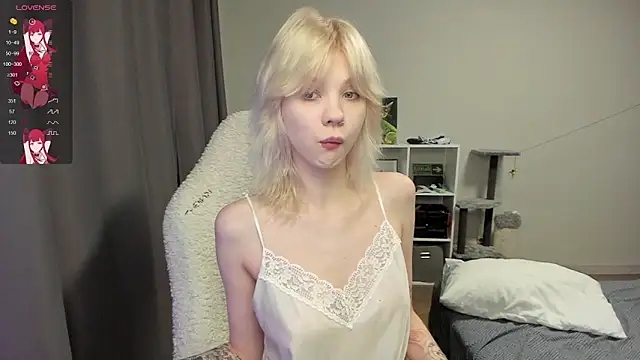 voguecaroline online show from August 3, 2026, 8:15 pm