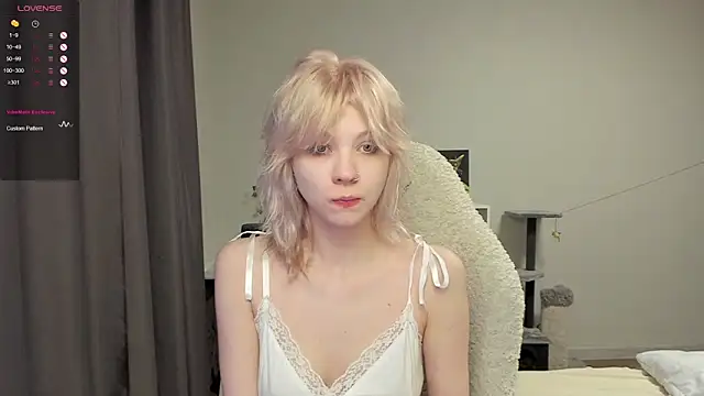 voguecaroline online show from July 21, 2026, 8:21 pm