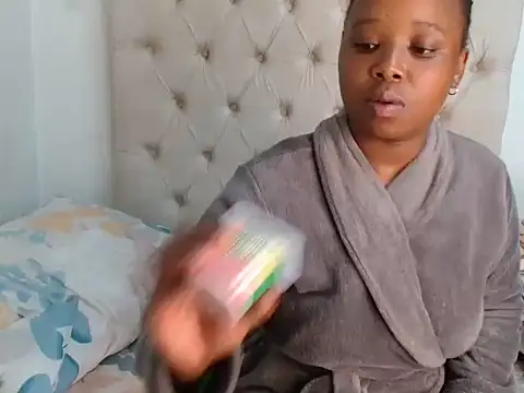 Snapshot of Lihle_00 chatting on June 11, 2026, 6:43 am Lihle 00 online show from June 11, 2026, 6:43 am