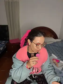 Snapshot of ArielFerrara chatting on June 11, 2026, 5:04 am ArielFerrara online show from June 11, 2026, 5:04 am