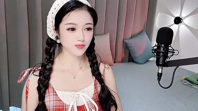 Momo-Wow online show from June 19, 2026, 6:52 am