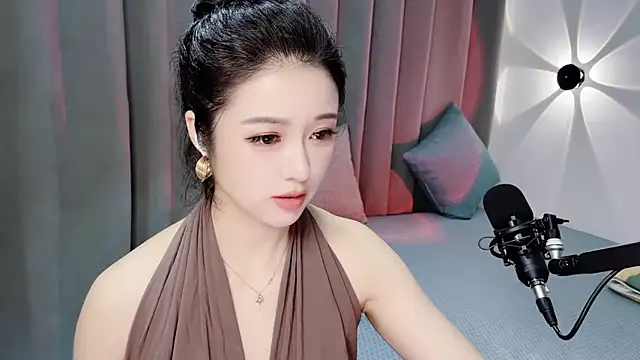 Momo-Wow online show from June 24, 2026, 6:23 am
