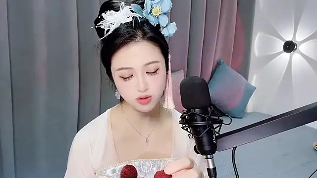 Momo-Wow online show from June 15, 2026, 6:35 am