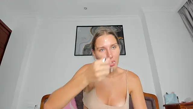 SofiClimbing online show from September 26, 2025, 12:06 am