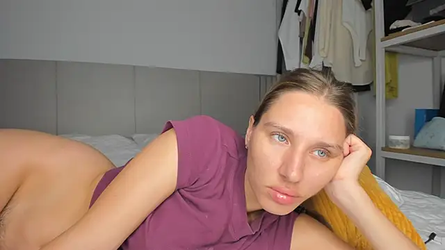 Snapshot of SofiClimbing chatting on February 23, 2026, 12:01 am SofiClimbing online show from February 23, 2026, 12:01 am