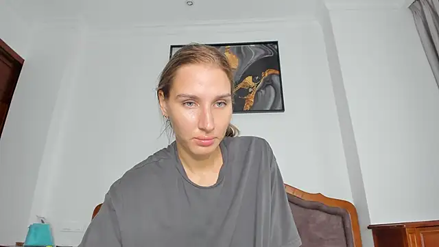 SofiClimbing online show from October 15, 2025, 5:39 am