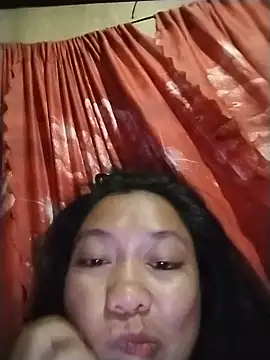 Yummyleyn online show from June 1, 2026, 1:11 pm