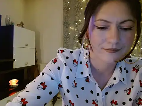 Snapshot of LoraBelle12 chatting on June 3, 2026, 7:18 pm LoraBelle12 online show from June 3, 2026, 7:18 pm