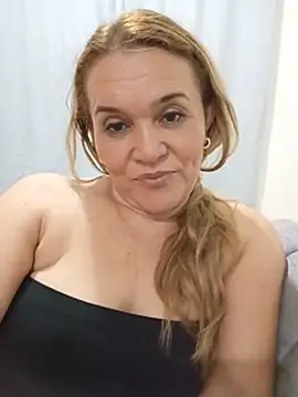 Snapshot of Sara_hilton02 chatting on June 26, 2026, 1:22 am Sara hilton02 online show from June 26, 2026, 1:22 am