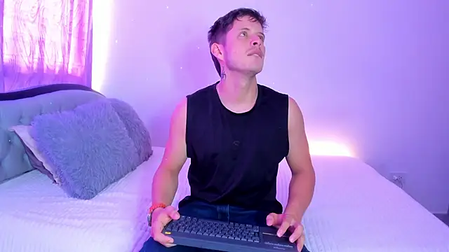 johnycooper08 online show from June 22, 2026, 1:52 pm