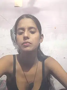 Snapshot of Saloni-Tyagi chatting on July 5, 2026, 1:18 pm Saloni-Tyagi online show from July 5, 2026, 1:18 pm