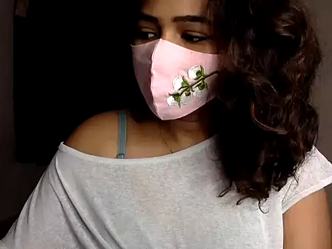 Snapshot of Nisha-moon chatting on July 3, 2026, 7:04 am Nisha-moon online show from July 3, 2026, 7:04 am