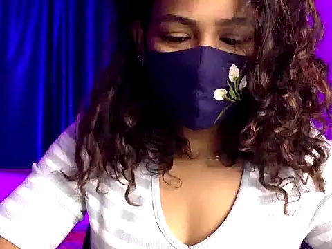 Snapshot of Nisha-moon chatting on June 22, 2026, 6:43 am Nisha-moon online show from June 22, 2026, 6:43 am
