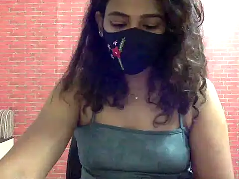Snapshot of Nisha-moon chatting on August 3, 2026, 7:05 am Nisha-moon online show from August 3, 2026, 7:05 am