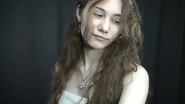 Snapshot of BellaTear chatting on June 8, 2026, 7:31 am BellaTear online show from June 8, 2026, 7:31 am