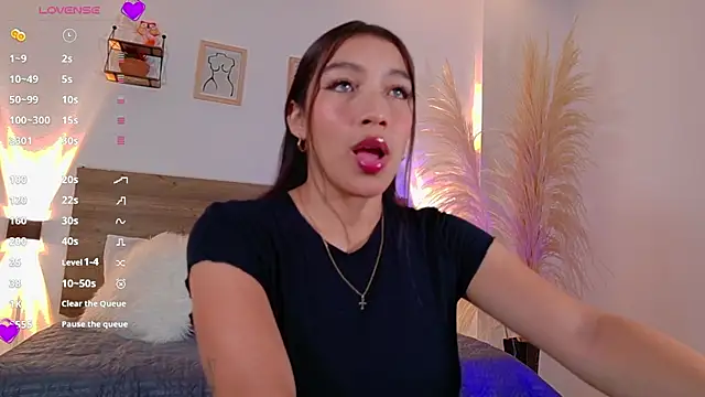  Emmakiss  online show from June 16, 2026, 12:38 pm