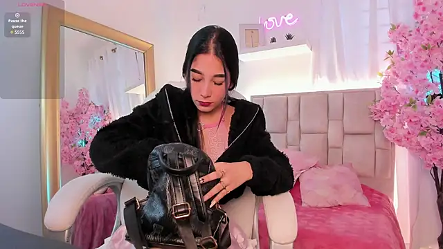 Snapshot of Violeta_Velvet_ chatting on July 15, 2026, 12:34 pm Violeta Velvet online show from July 15, 2026, 12:34 pm