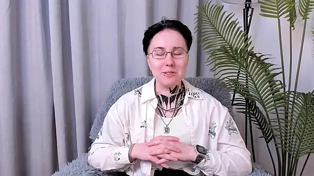 Snapshot of LeonOsbey chatting on June 3, 2026, 2:18 pm LeonOsbey online show from June 3, 2026, 2:18 pm