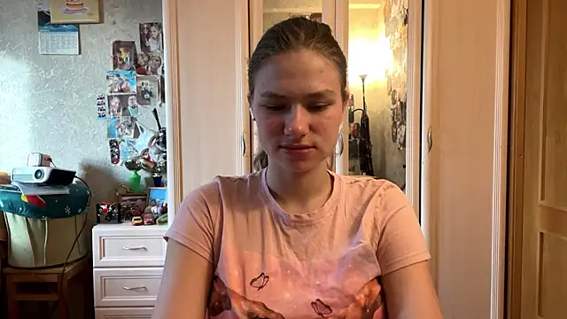 Snapshot of Codi_Rostersy chatting on June 17, 2026, 3:06 am Codi Rostersy online show from June 17, 2026, 3:06 am