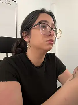 Snapshot of Kloenovoa- chatting on July 8, 2026, 1:56 pm Kloenovoa- online show from July 8, 2026, 1:56 pm