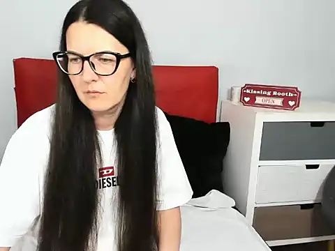 Snapshot of NadiaXlove chatting on June 19, 2026, 5:52 pm NadiaXlove online show from June 19, 2026, 5:52 pm