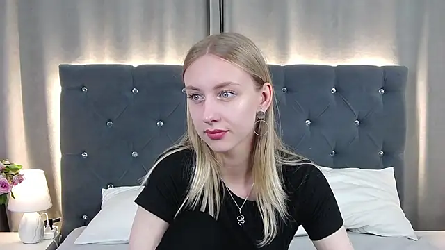 Snapshot of LirienVexx chatting on June 7, 2026, 6:29 am LirienVexx online show from June 7, 2026, 6:29 am