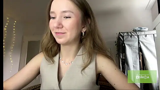 Snapshot of smalllisa chatting on July 18, 2026, 4:37 pm smalllisa online show from July 18, 2026, 4:37 pm