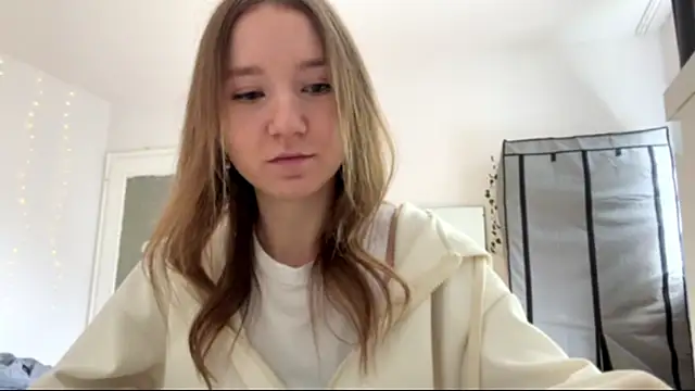 Snapshot of smalllisa chatting on June 4, 2026, 9:03 am smalllisa online show from June 4, 2026, 9:03 am
