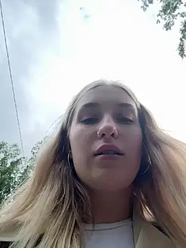 Snapshot of Polly_Pop chatting on June 24, 2026, 4:16 pm Polly Pop online show from June 24, 2026, 4:16 pm